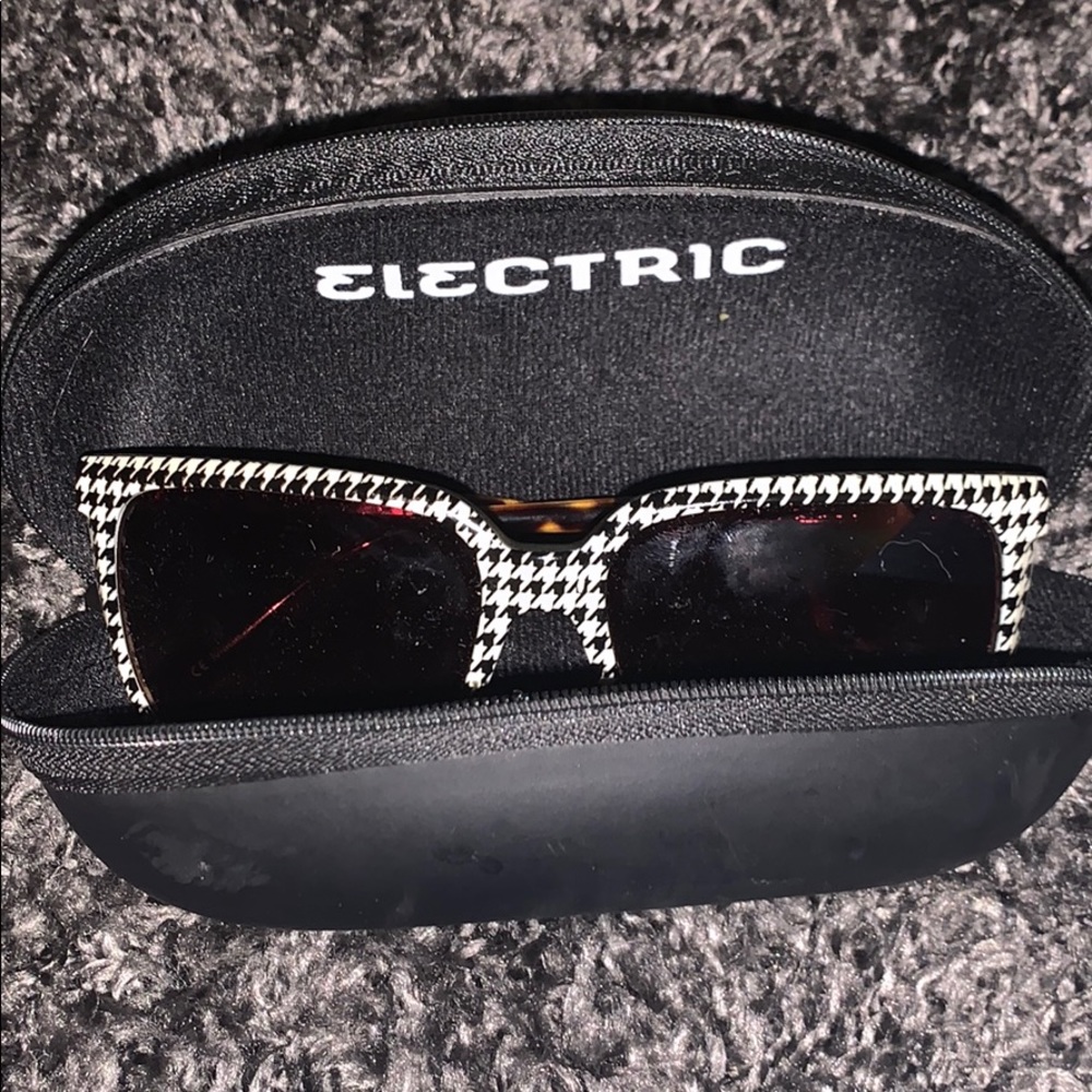 Electric sunglasses